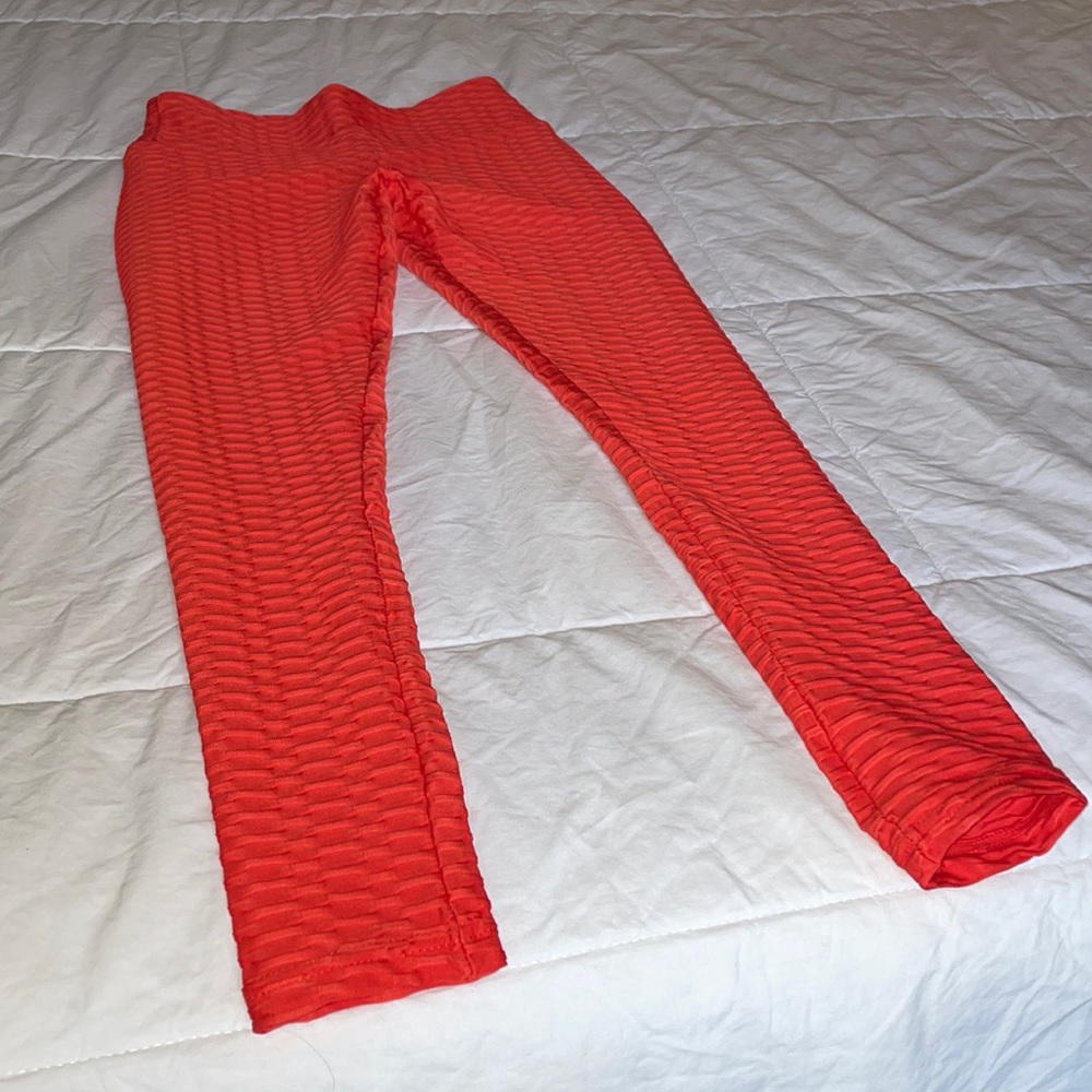 Red patterned legging